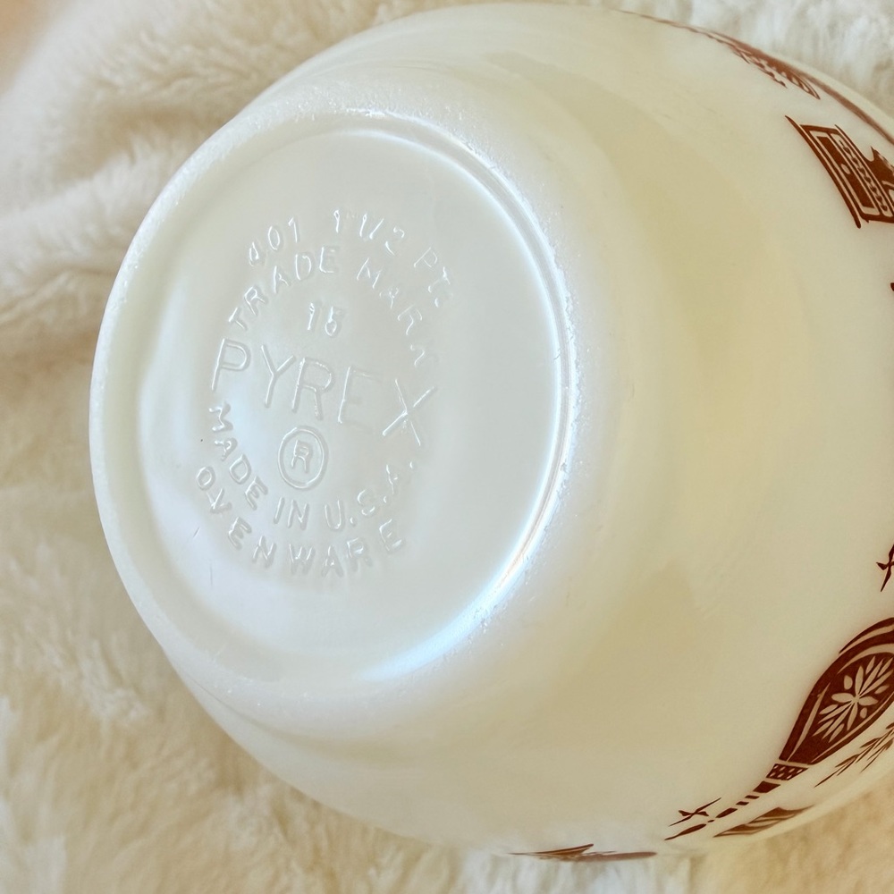 Pyrex Early American 401 1.5 Pint Mixing Bowl - Vintage - 60s - 70s - Picture 8 of 13